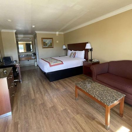 Travelodge By Wyndham Costa Mesa Newport Beach Hacienda Luaran gambar