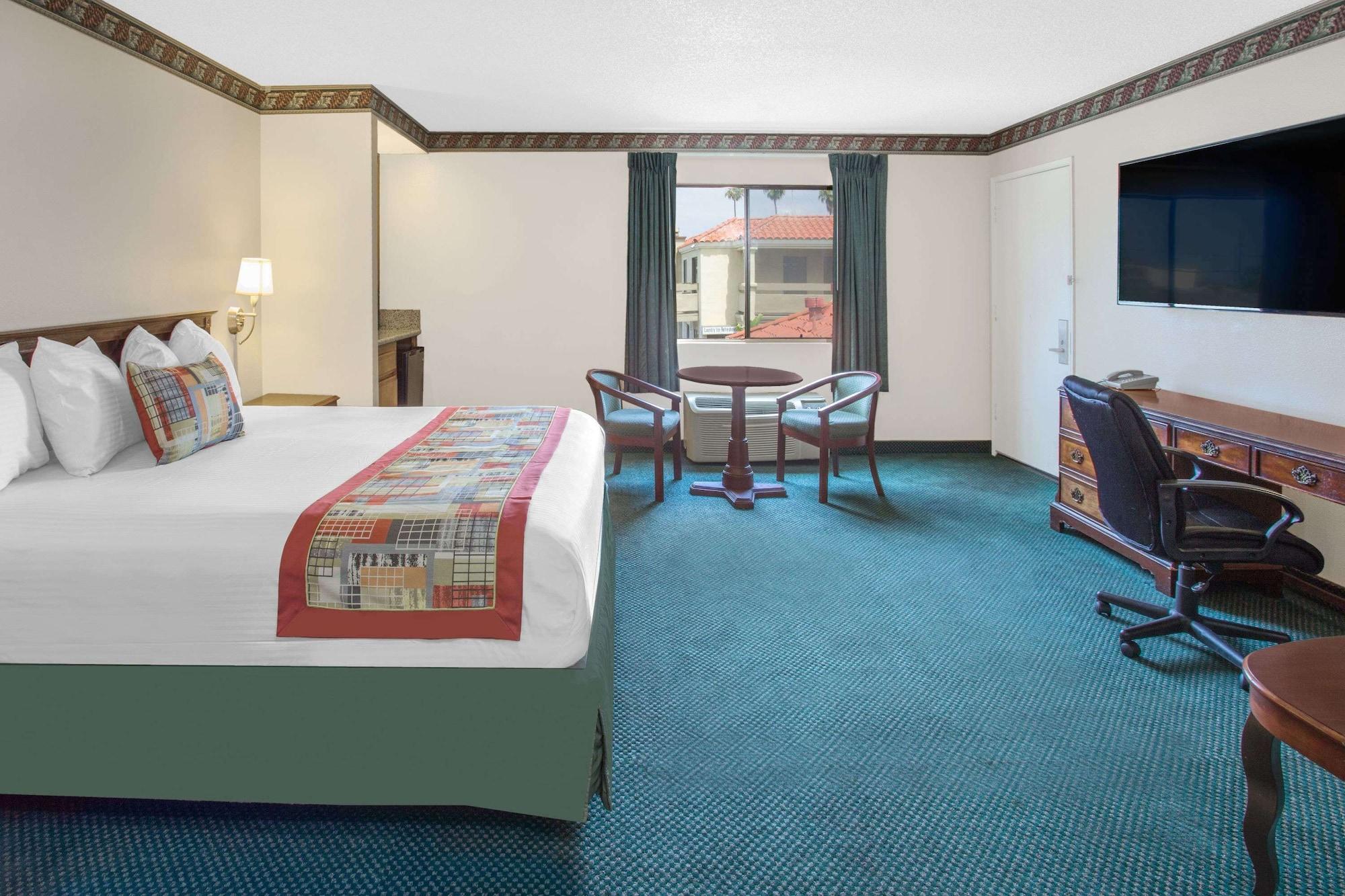 Travelodge By Wyndham Costa Mesa Newport Beach Hacienda Luaran gambar