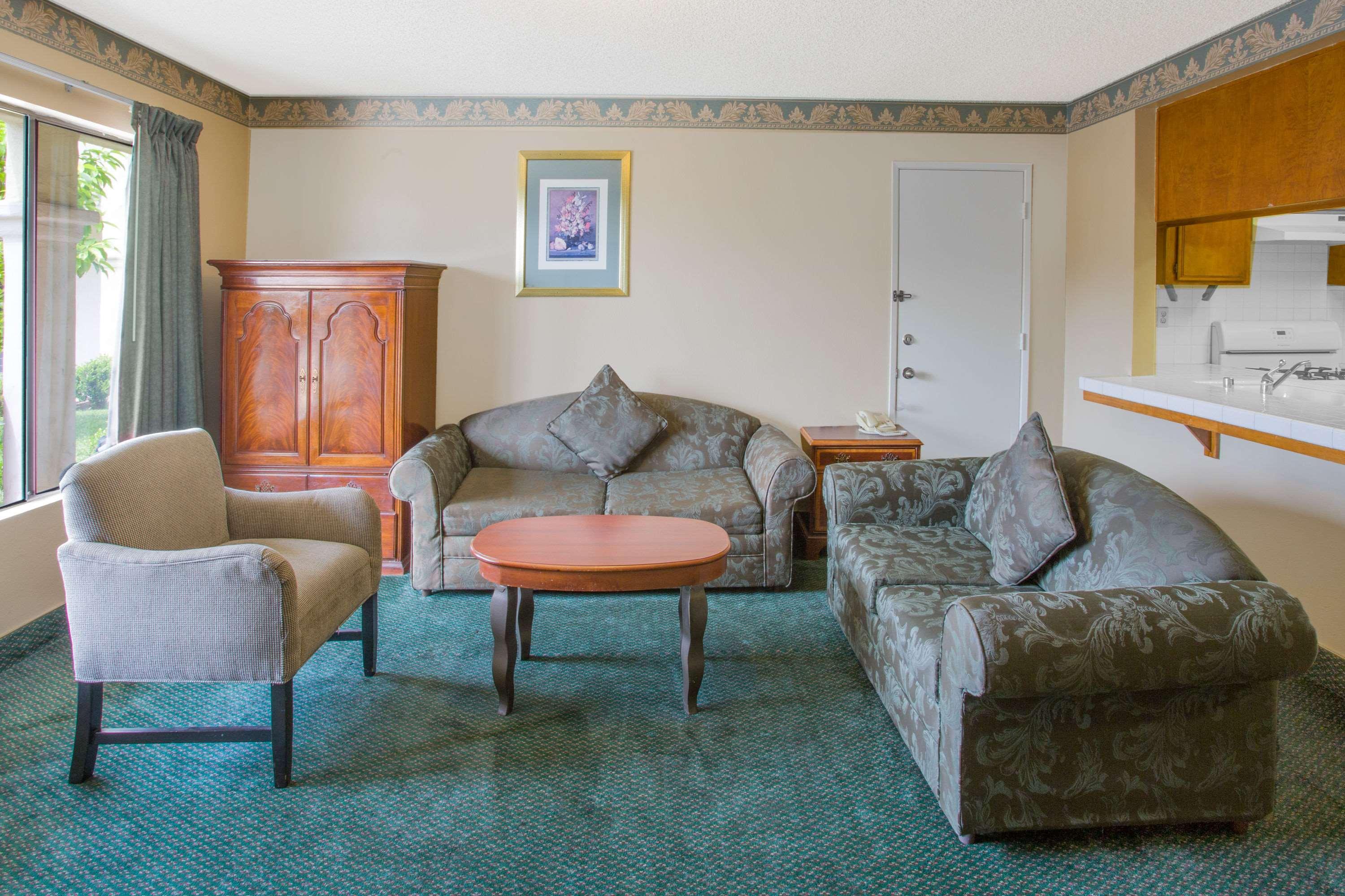 Travelodge By Wyndham Costa Mesa Newport Beach Hacienda Luaran gambar