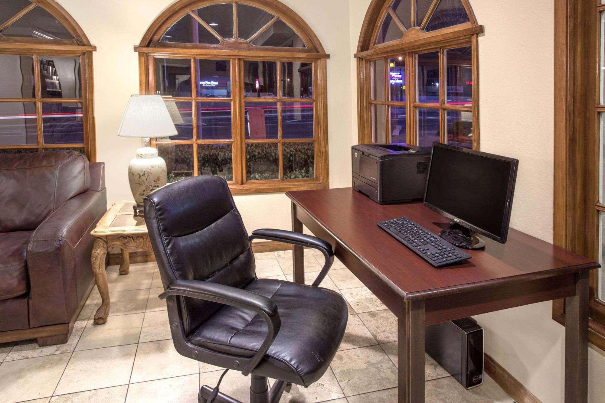 Travelodge By Wyndham Costa Mesa Newport Beach Hacienda Luaran gambar