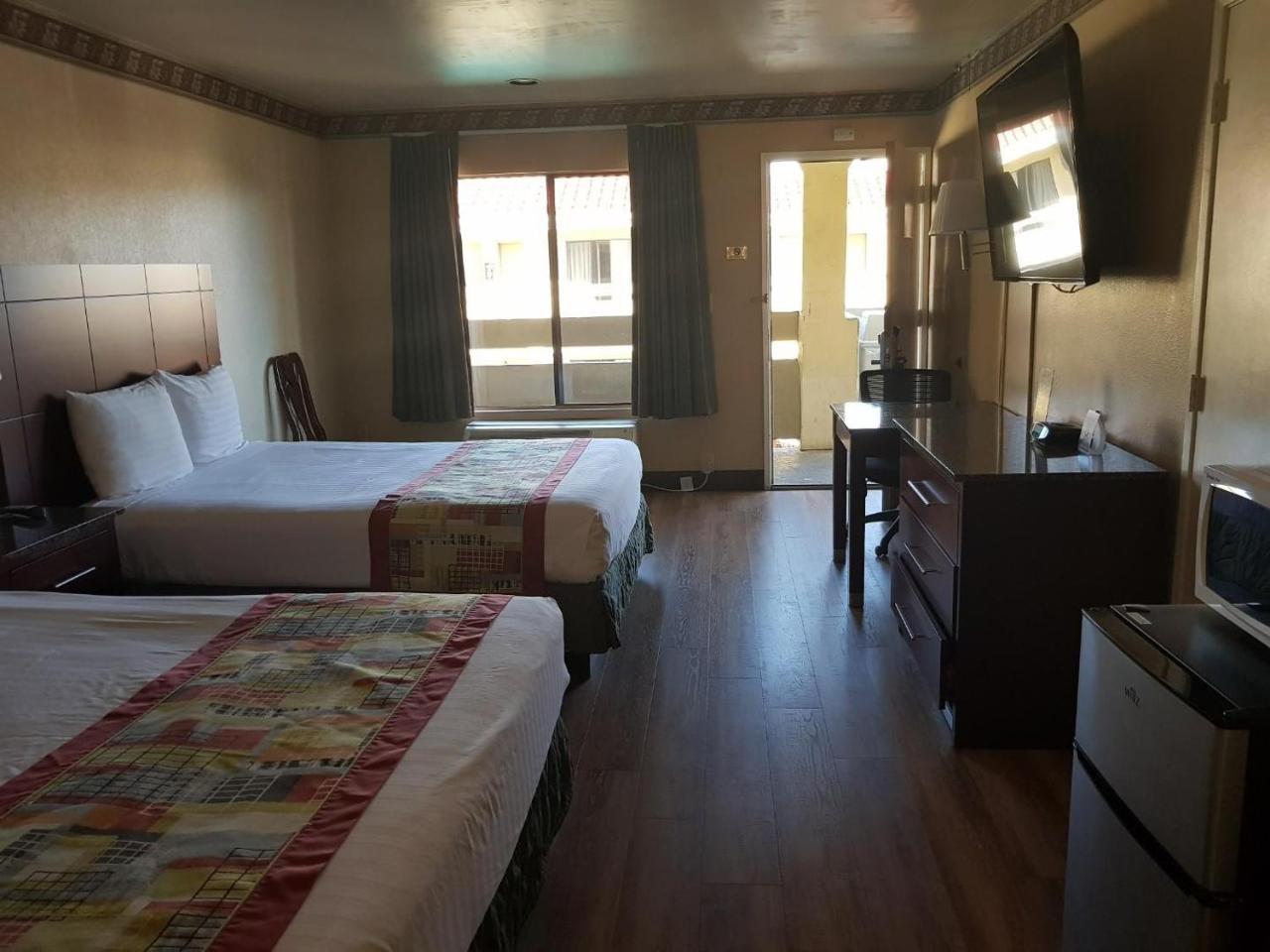 Travelodge By Wyndham Costa Mesa Newport Beach Hacienda Luaran gambar