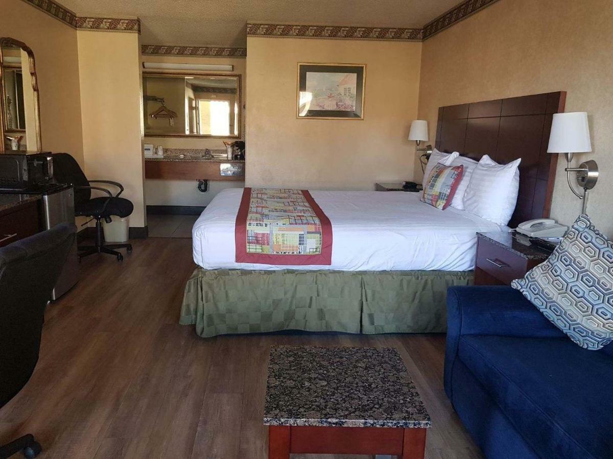 Travelodge By Wyndham Costa Mesa Newport Beach Hacienda Luaran gambar